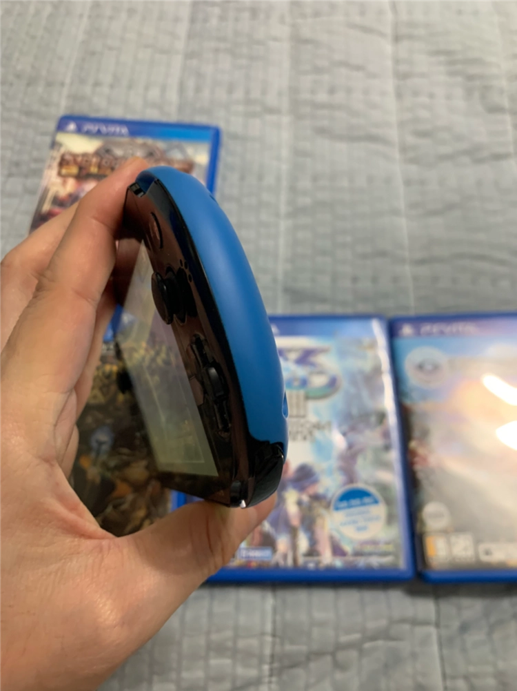 [게임 4개 포함] 소니 PS비타 PSVita 2세대 블랙&블루 팝니다. 이미지