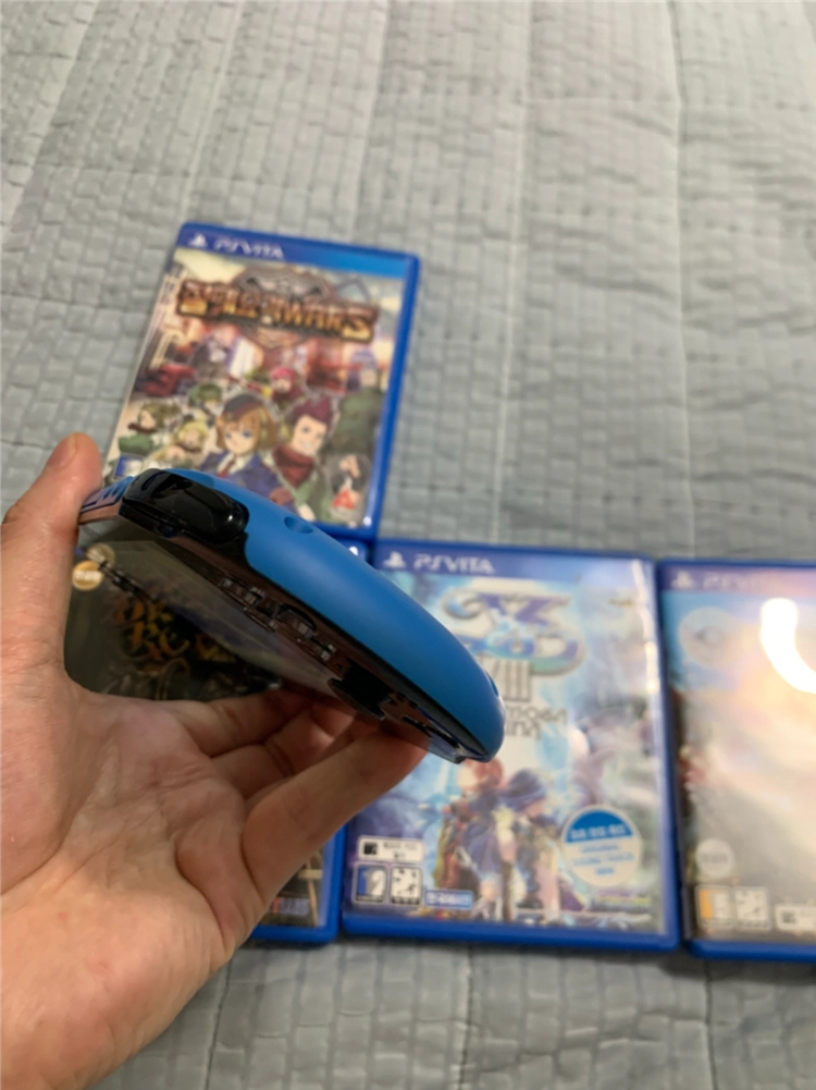 [게임 4개 포함] 소니 PS비타 PSVita 2세대 블랙&블루 팝니다. 이미지