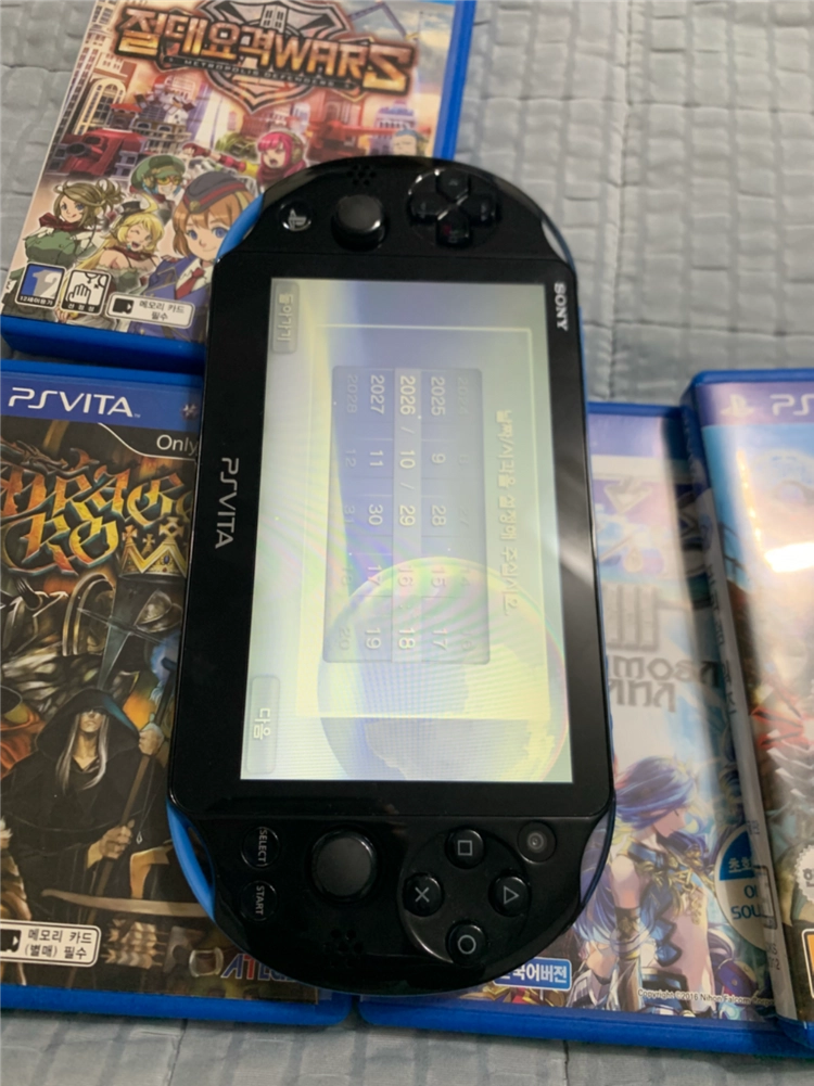 [게임 4개 포함] 소니 PS비타 PSVita 2세대 블랙&블루 팝니다. 이미지