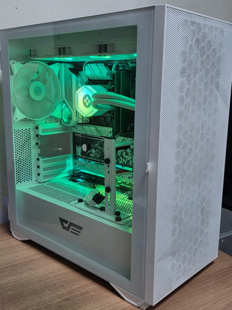 인텔 i9-13900K 고사양 작업용 게이밍 컴퓨터 이미지