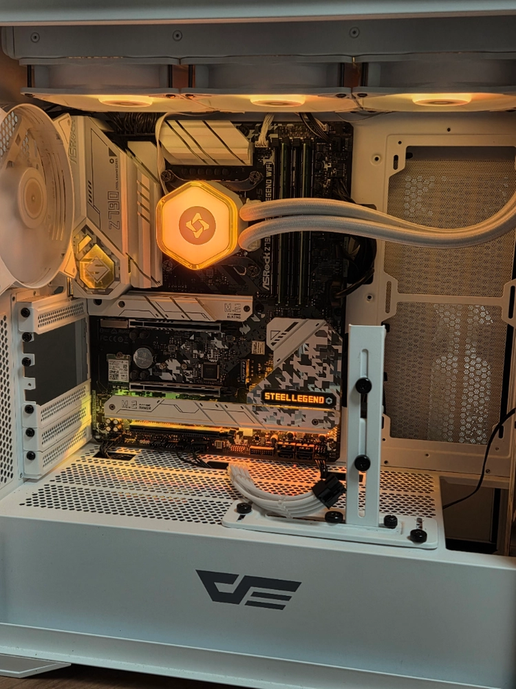 인텔 i9-13900K 고사양 작업용 게이밍 컴퓨터 이미지
