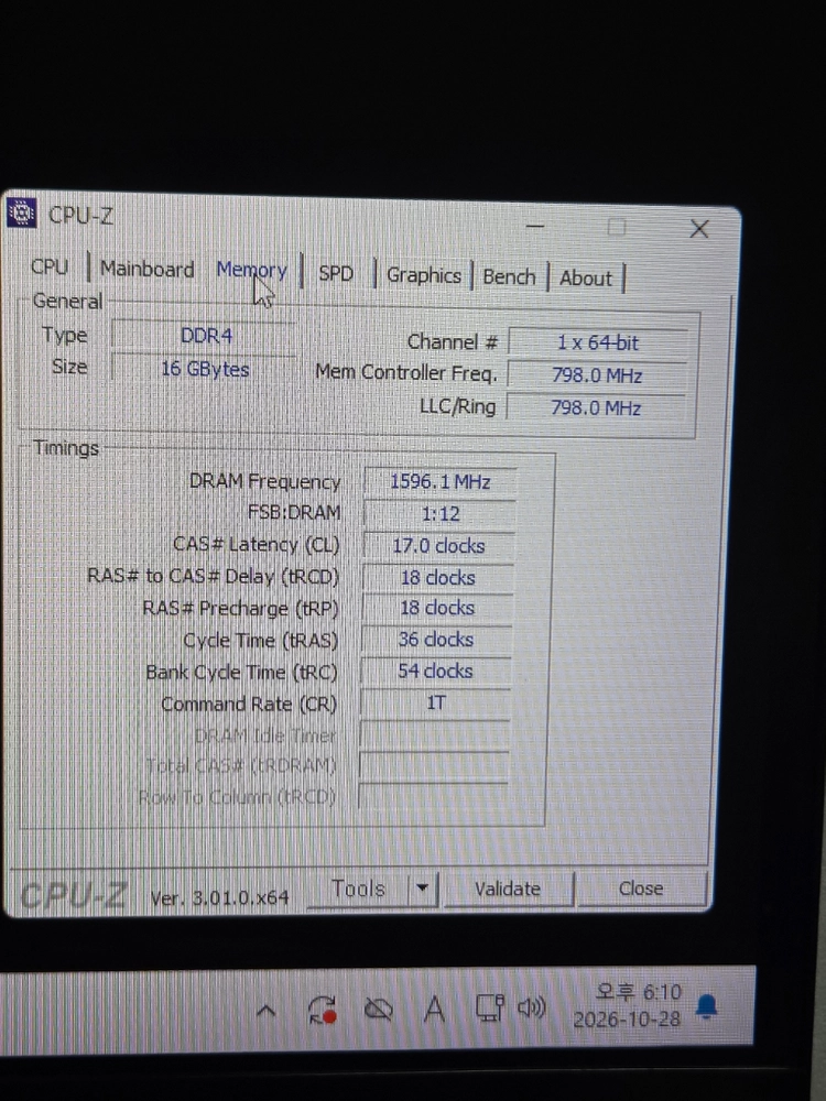인텔 i5-12400 / rx7600 화이트 컴퓨터pc 이미지