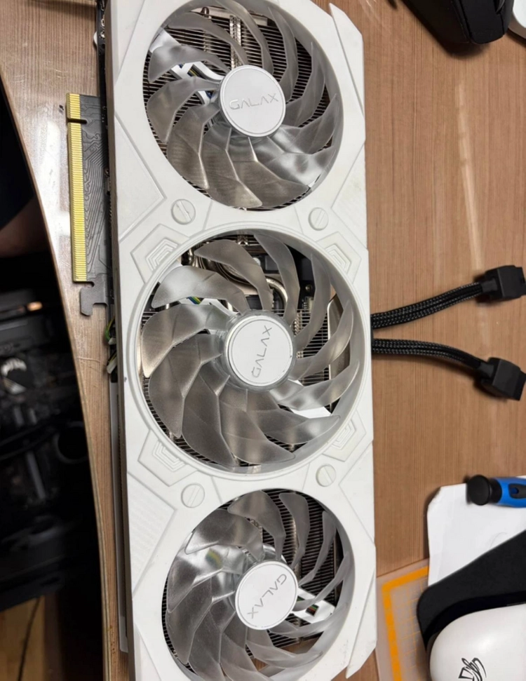 갤럭시 RTX 4070 SUPER ex gamer 12GB 화이트 - 안심되는 중고거래