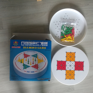 보드 게임 다이아몬드 게임, 슬기로운 대학생활, 바둑, 체스, 업업 우드 블럭 쌓기, 트럼프 카드, 할리갈리 이미지