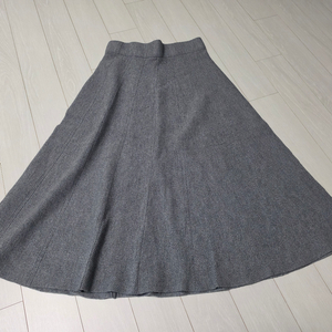 겨울용깔끔한 그레이 플레어 롱 스커트 이미지