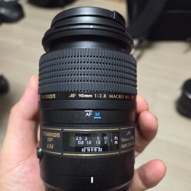 탐론 90mm F2.8 Di MACRO 렌즈 이미지