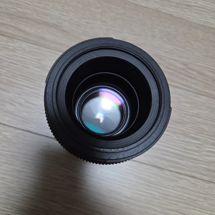 탐론 90mm F2.8 Di MACRO 렌즈 이미지