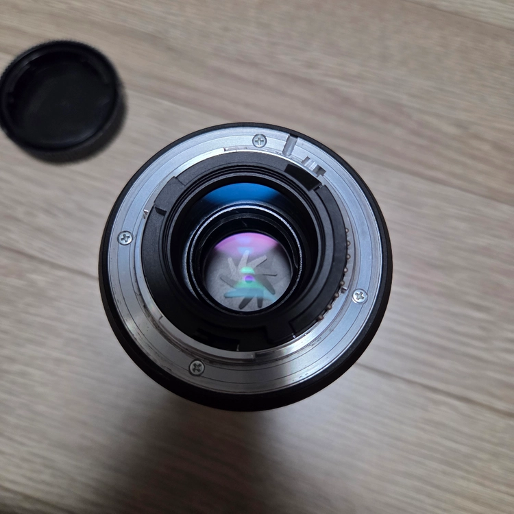 탐론 90mm F2.8 Di MACRO 렌즈 이미지