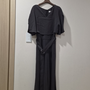 미샤(MICHAA) 케이프 레이어드 벨티드 점프수트 (차콜) 이미지