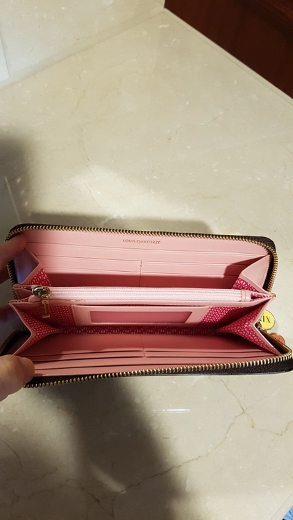 (백화점정품) 루이까또즈 블랙 에나멜 장지갑 이미지