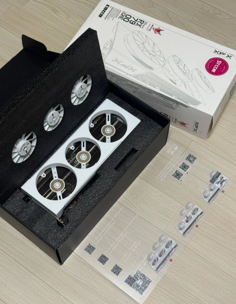 라데온 7900gre XFX 머큐리 화이트 상급기 이미지