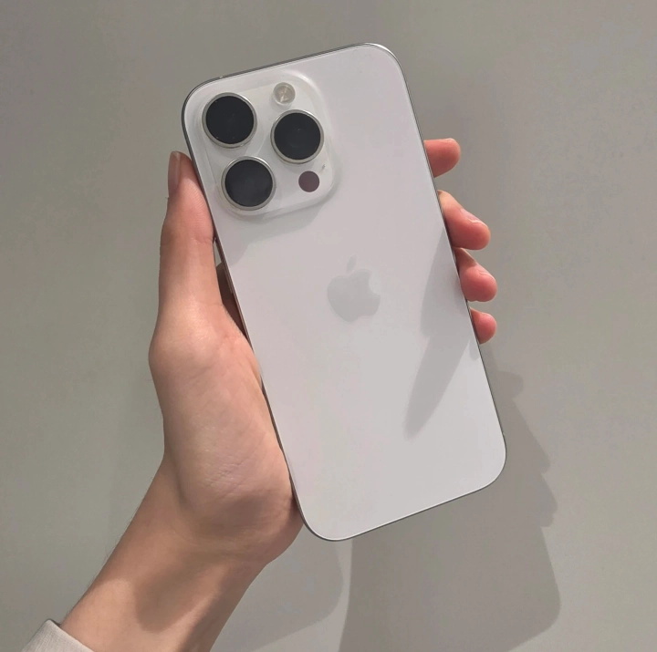 아이폰 16프로 화이트티타늄 256GB - 안심되는 중고거래