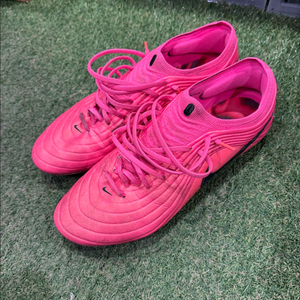 나이키 티엠포 마에스트로 핑크 축구화 fg 280 이미지