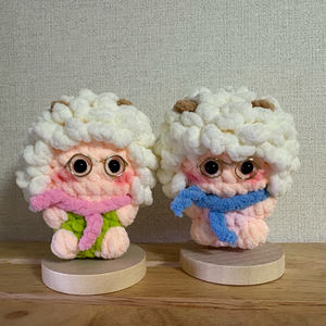 몽글몽글 안경 양 인형 | 핸드메이드 손뜨개 인형 이미지
