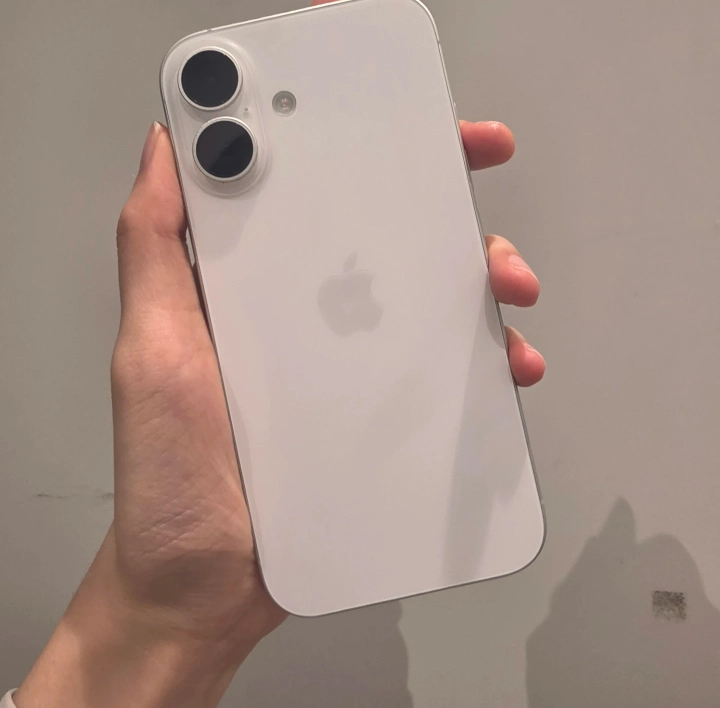 아이폰 16 화이트 128GB - 안심되는 중고거래