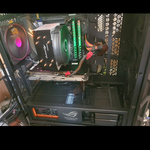 울산 직거래 배달가능 게이밍컴퓨터 i7 8700 rtx2070튜닝램16기가 등 냉유 이미지
