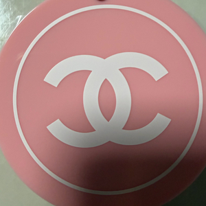 샤넬 뷰티 핑크 원형 손거울 이미지