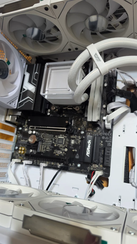 라이젠 7800x3d rtx5070 컴퓨터 본체 이미지