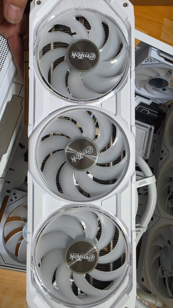 라이젠 7800x3d rtx5070 컴퓨터 본체 이미지