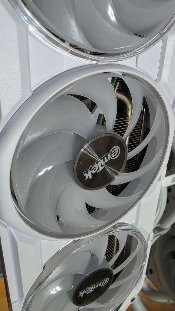 라이젠 7800x3d rtx5070 컴퓨터 본체 이미지