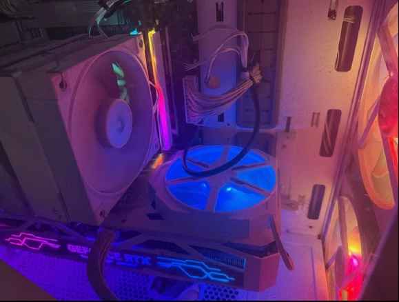 9800x3d 4080 super 64gb 컴퓨터 본체 이미지