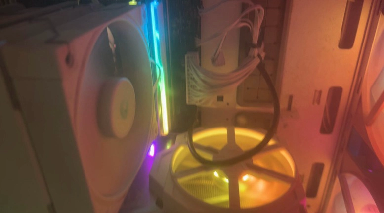 9800x3d 4080 super 64gb 컴퓨터 본체 이미지