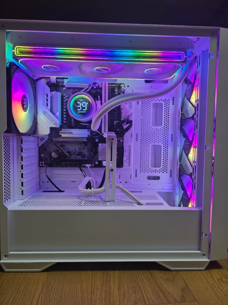 AMD 라이젠 9800x3d, ssd1테라, 램 32기가 등 컴퓨터 글카제외 화이트 반본체 판매 이미지