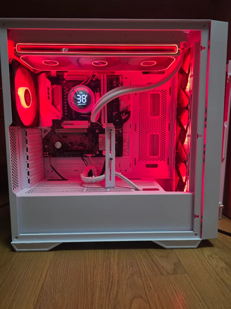 AMD 라이젠 9800x3d, ssd1테라, 램 32기가 등 컴퓨터 글카제외 화이트 반본체 판매 이미지