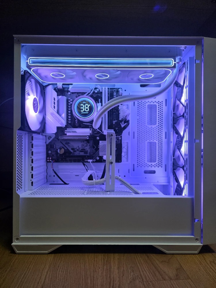 AMD 라이젠 9800x3d, ssd1테라, 램 32기가 등 컴퓨터 글카제외 화이트 반본체 판매 이미지