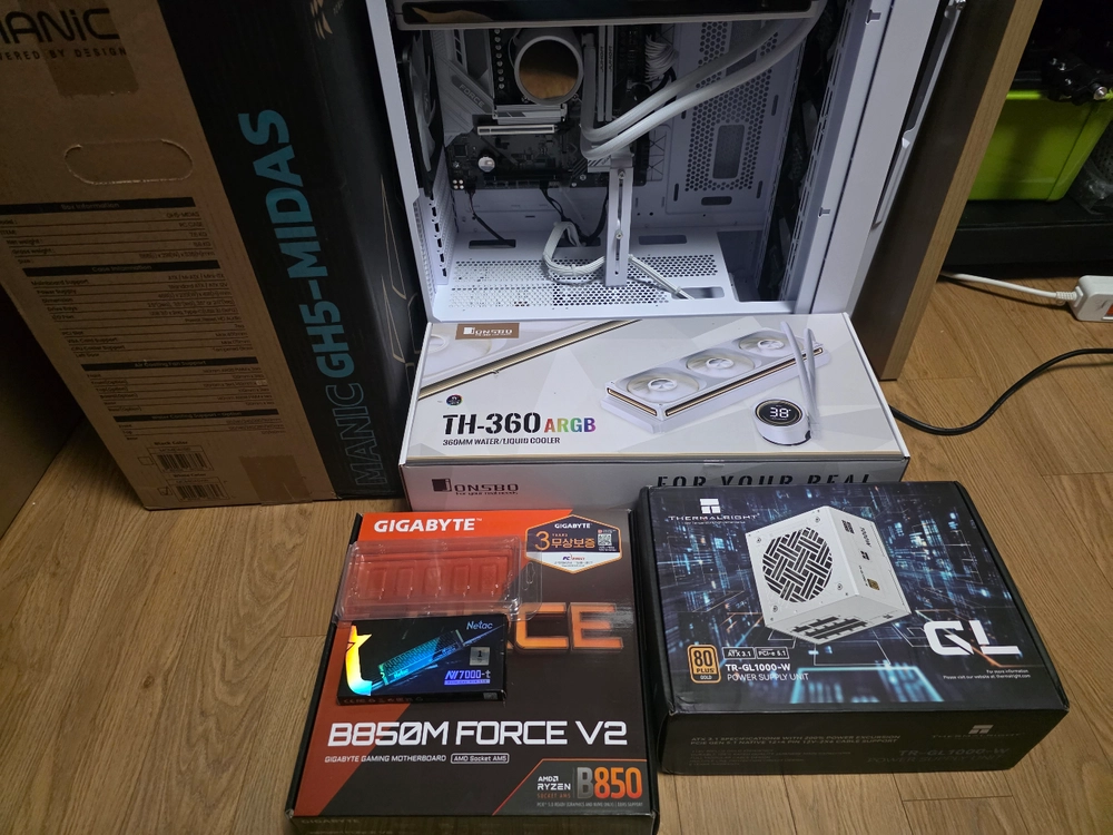 AMD 라이젠 9800x3d, ssd1테라, 램 32기가 등 컴퓨터 글카제외 화이트 반본체 판매 이미지