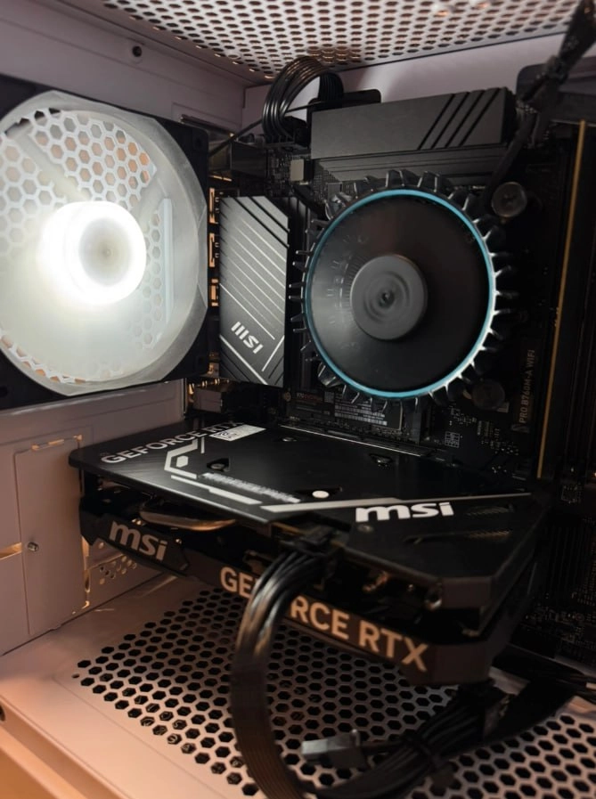 조립 게이밍 컴퓨터 판매해요 4060ti, i5, 16gb, 2tb ssd 이미지