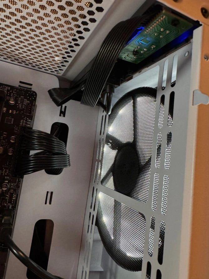 조립 게이밍 컴퓨터 판매해요 4060ti, i5, 16gb, 2tb ssd 이미지