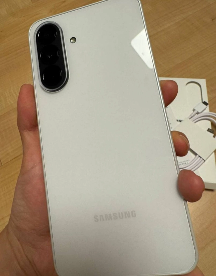 갤럭시 A37 [128GB] [어썸 화이트] 판매합니다 자급제 이미지