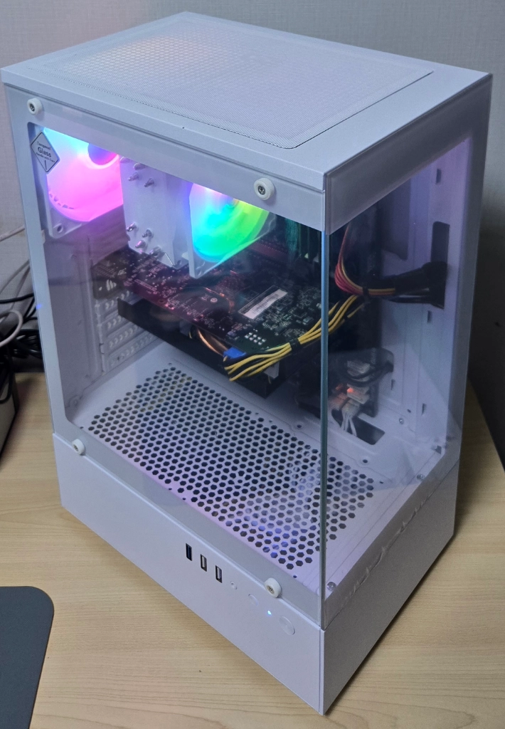 게임용 i7-3770동급 화이트 컴퓨터 이미지