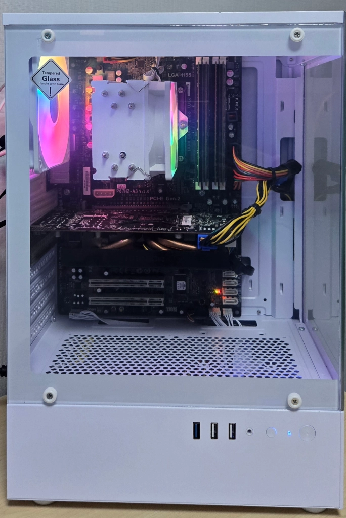 게임용 i7-3770동급 화이트 컴퓨터 이미지