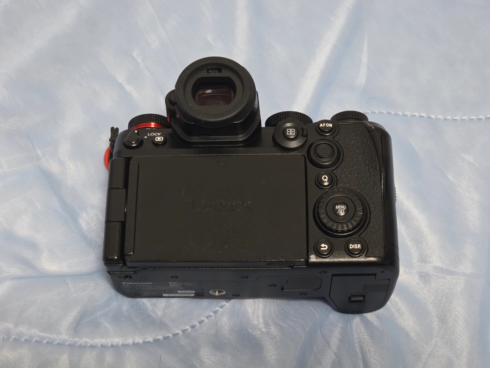 파나소닉 루믹스 S1R2 + 2460 렌즈 카메라 이미지