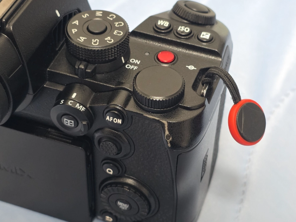 파나소닉 루믹스 S1R2 + 2460 렌즈 카메라 이미지