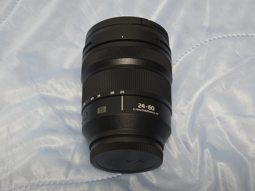 파나소닉 루믹스 S1R2 + 2460 렌즈 카메라 이미지