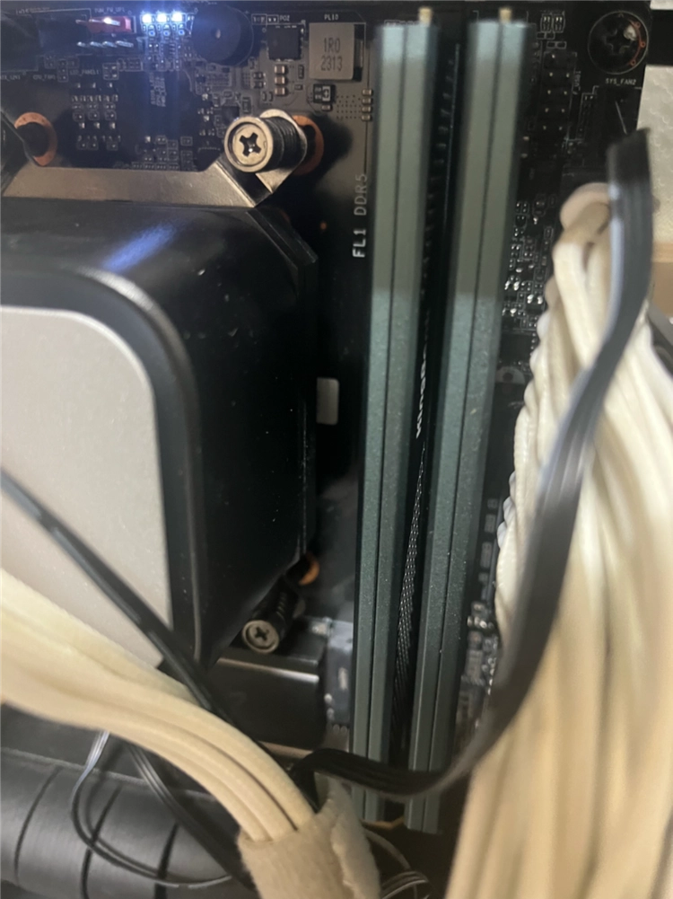 하이닉스m다이 ddr5 96gb cl32 6400 kingbank - 안심되는 중고거래