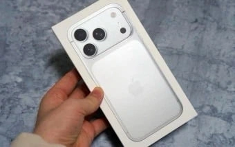 아이폰 17 프로 실버 256GB 자급제 - 안심되는 중고거래