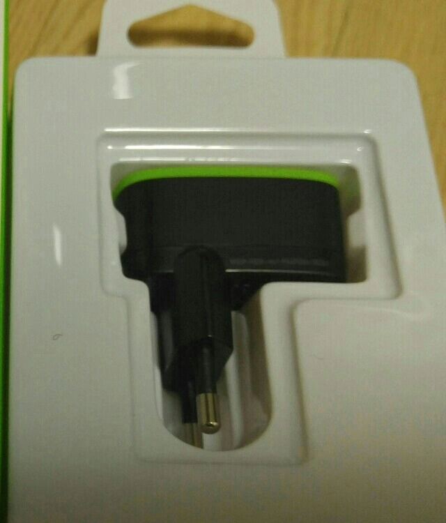 벨킨무선충전기와벨킨 2.1A 충전기 이미지