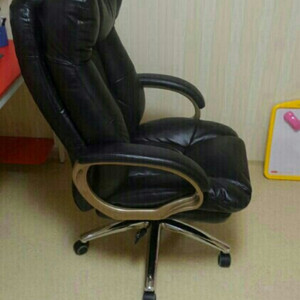 의자 대신 팔아주는건데 얼마안썼고 20주고산고라네