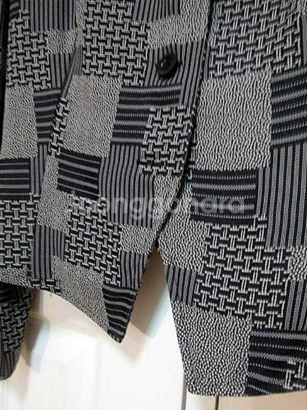 웅가로 블랙&그레이
자켓 겸 블라우스 55사이즈--2