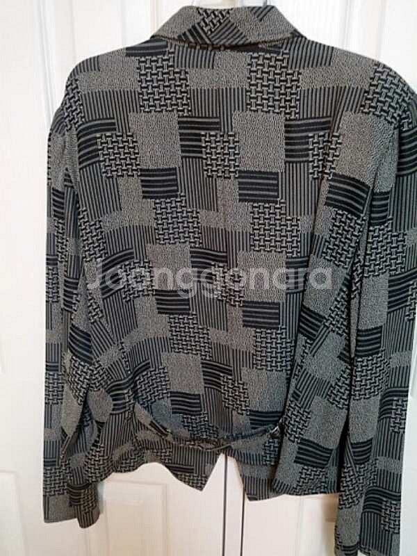 웅가로 블랙&그레이
자켓 겸 블라우스 55사이즈--4