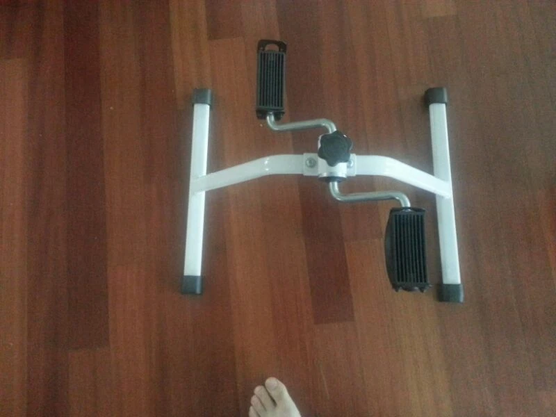 전신 노젖기 운동기구 .접이식 자전거. 자전거 페 이미지