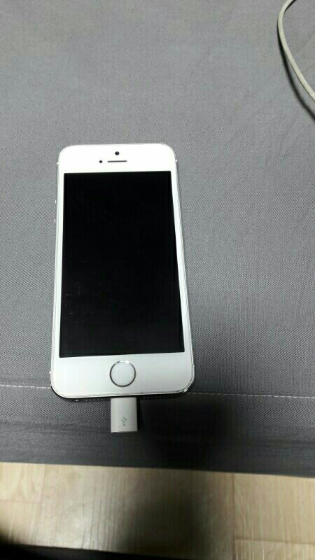 아이폰5s  16g    21만 사진확인필--1