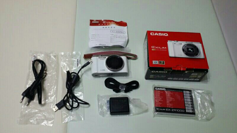 카시오EX-ZR1000 카메라 13만원에 팔아요--0