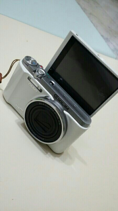 카시오EX-ZR1000 카메라 13만원에 팔아요--2