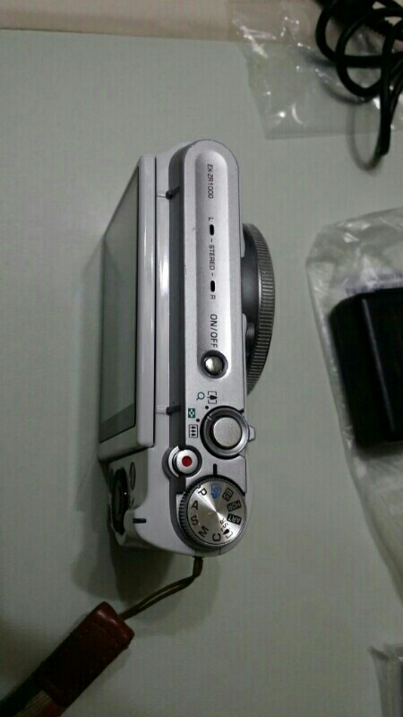 카시오EX-ZR1000 카메라 13만원에 팔아요--3