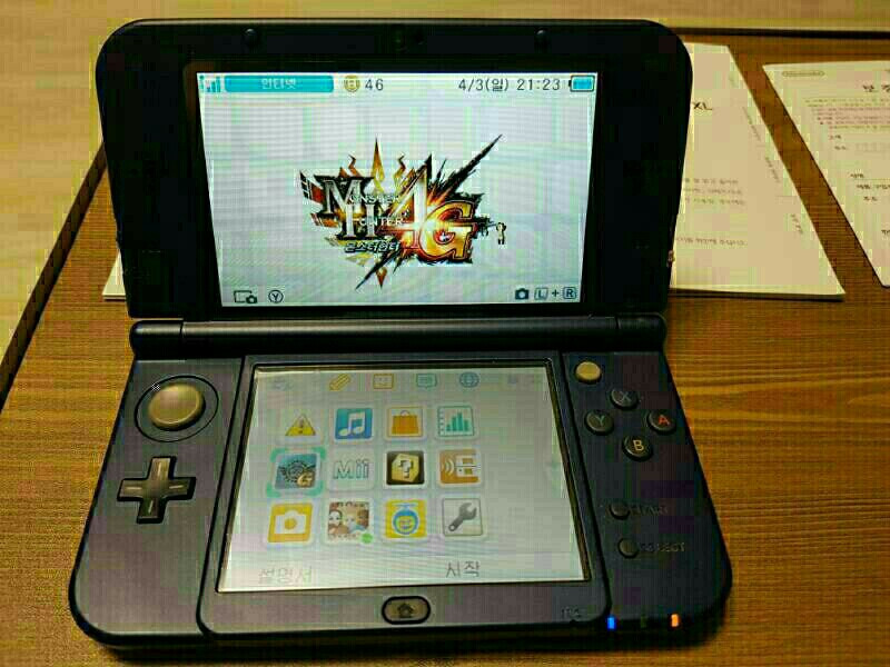 뉴 닌텐도3ds xl + 충전기 팝니다--3